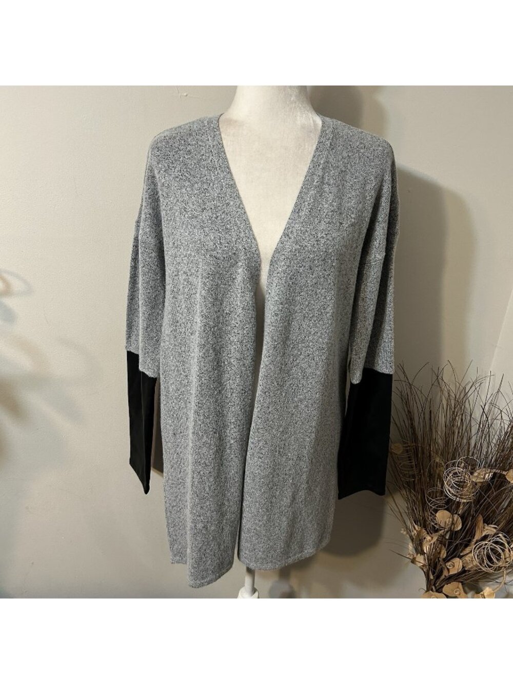 New EST 1946 J/JM Sportswear Gray Open Front  Cardigan Faux Leather Sleeve Sz M